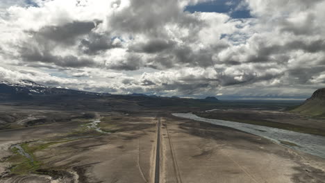 Camino-A-Ninguna-Parte-En-Islandia-Toma-Aérea