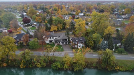 Over-view-of-road-during-fall-season-near-niagara-falls-canada