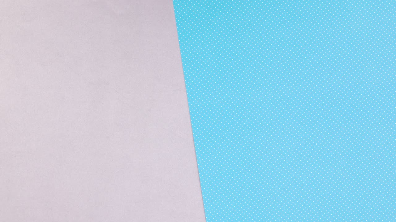 매니큐어 및 손 라크에 대한 도구는 은색 파란색 테마의 왼쪽에 나타납니다. 움직임을 멈추십시오.