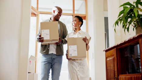 Glückliche-Schwarze-Familie,-Box-Und-Einzug-In-Neues-Zuhause