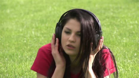 Stock-Video-Woman-Listening-to-Music