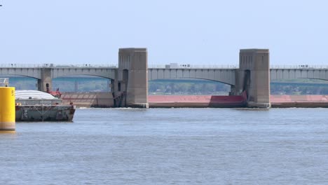 barge moving out of lock no