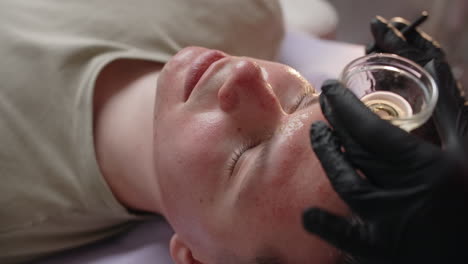 tratamiento facial en curso