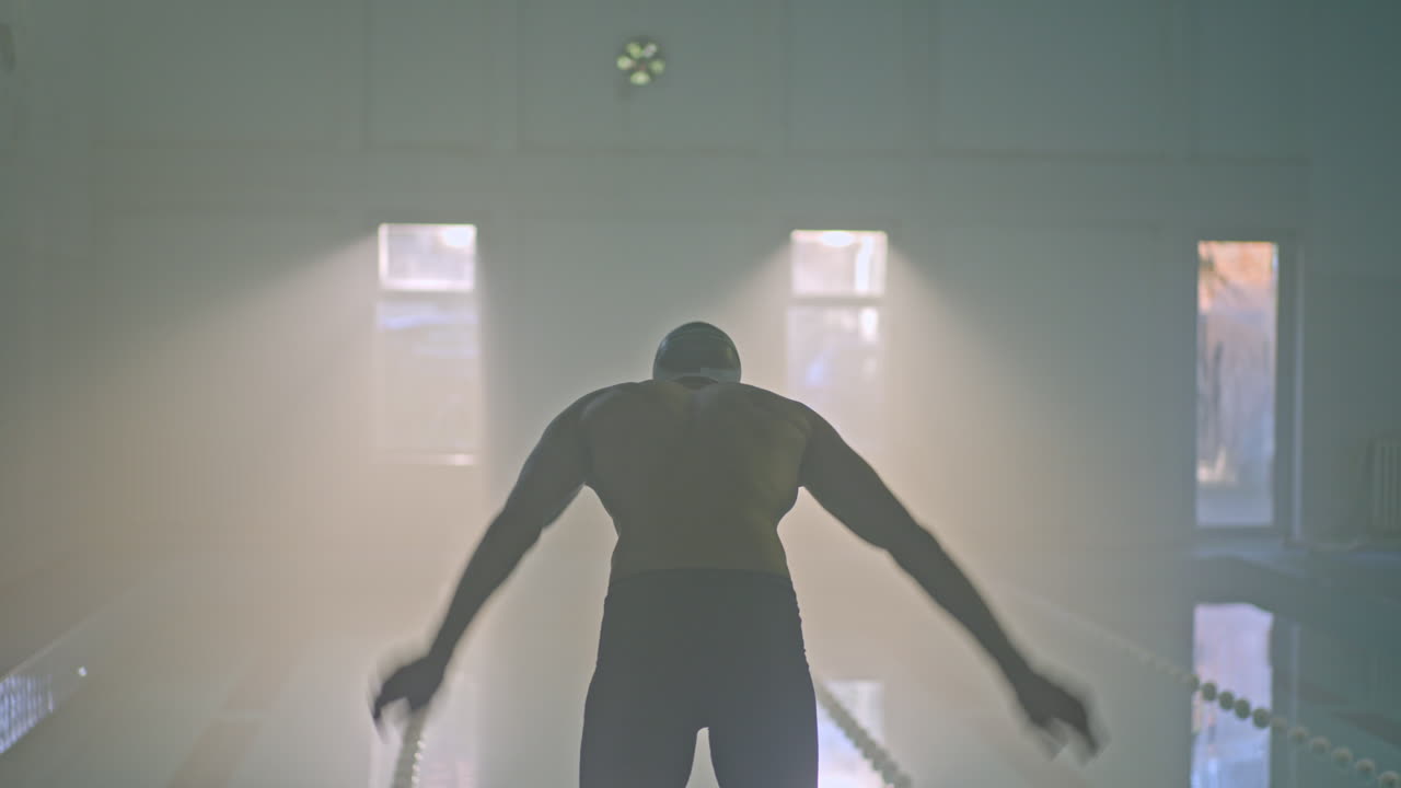 nadador en una piscina