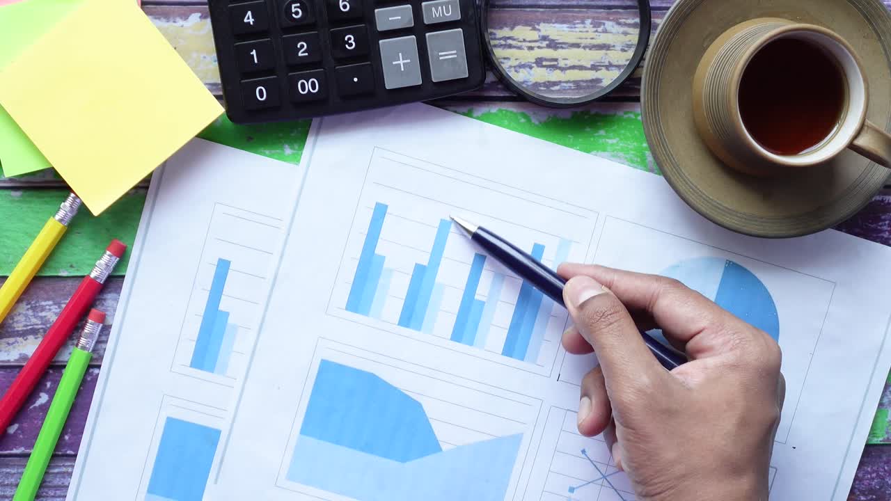 Informe de Análisis Empresarial con Gráficos y Diagramas