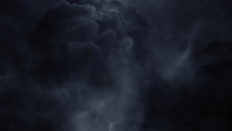 tormentas eléctricas de 4k, nubes cumulonimbus y relámpagos