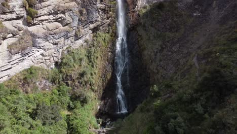 Captivating-drone-approach-to-Candela-Fasso-waterfall-in-Cotopaxi,-Ecuador