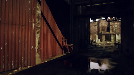 explorando un edificio abandonado y en descomposición