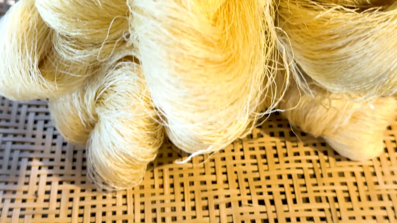 태국 실크 직물 및 매의 클로즈업