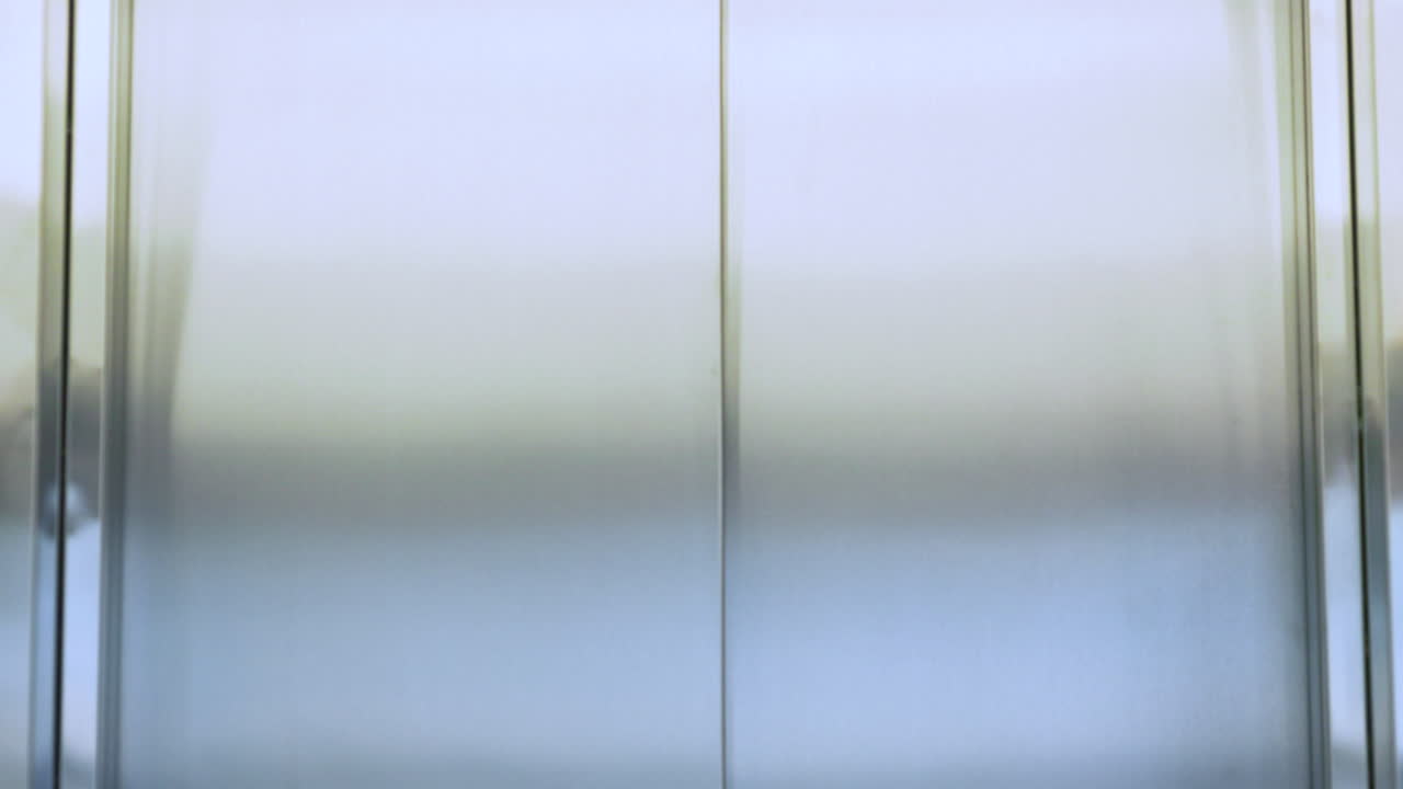 лифт закрыт.