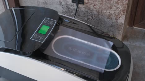 automatic dressing of shoe covers automatic dressing of shoe covers