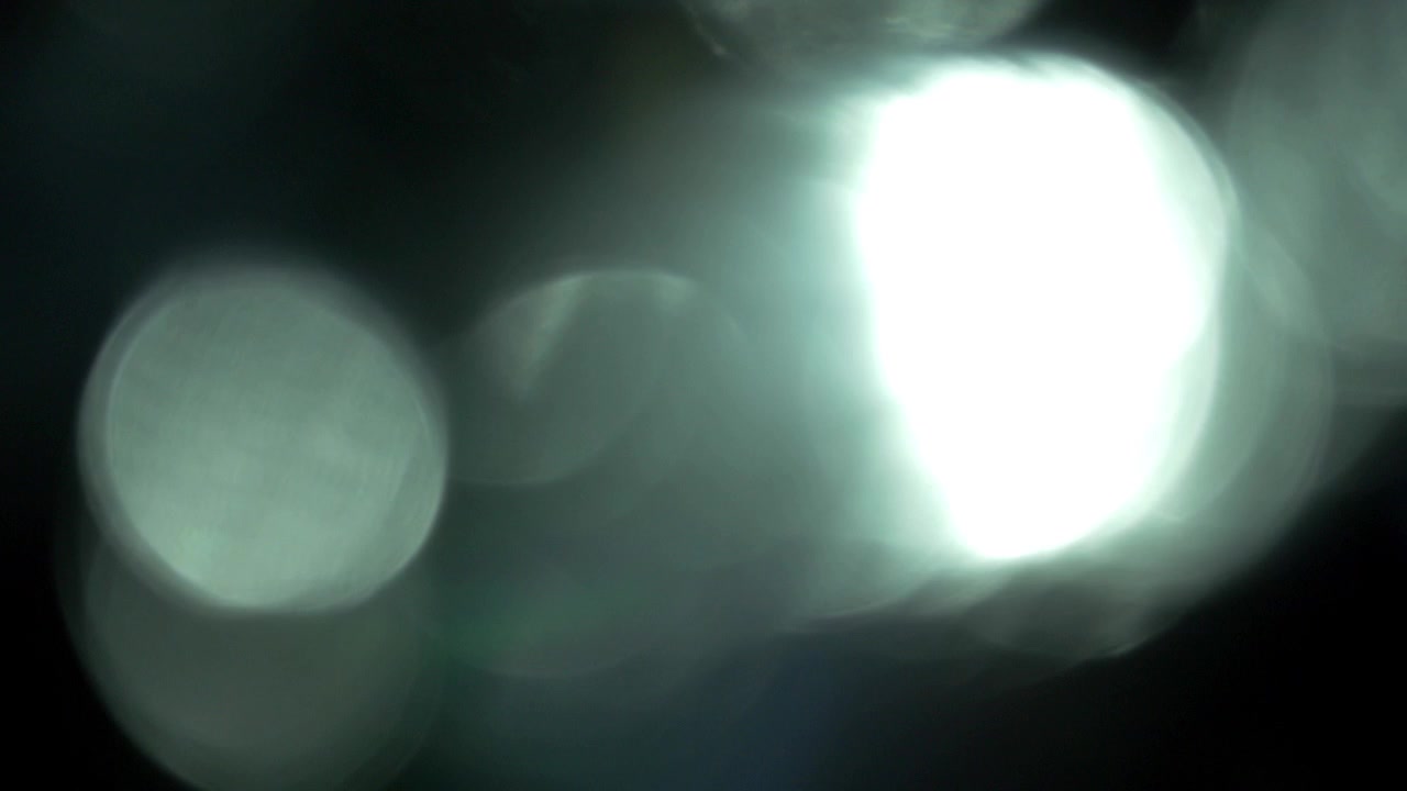 Fuga di luce astratta bianco brillante ed effetto bokeh