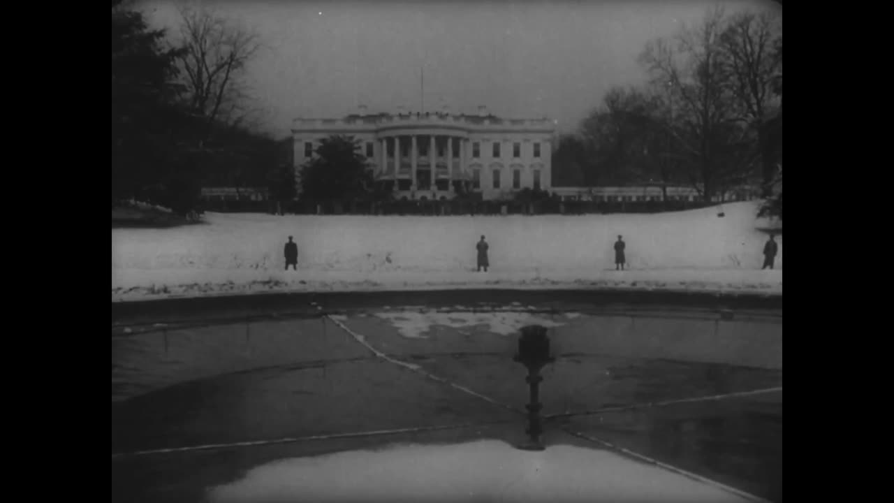 escenas de la vida del presidente estadounidense franklin roosevelt en 1945, incluidas reuniones con joseph stalin y winston churchill