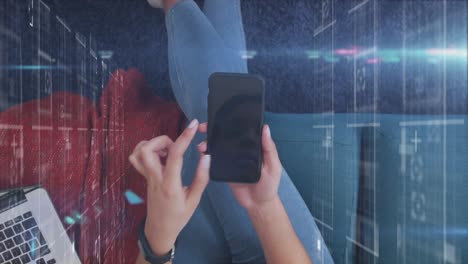 animación de punto de luz y procesamiento de datos contra vista aérea de una mujer usando un teléfono inteligente