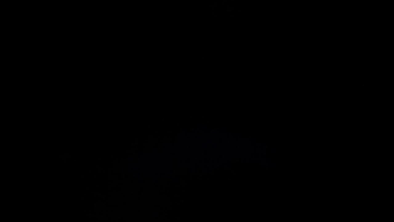 абстрактное стекло свет просачивается отражения на черном фоне