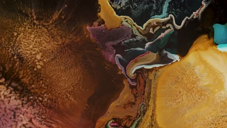 incroyable formation d'encre multicolore, s'étendant, s'écoulant lentement, un paysage de rêve d'encre colorée,