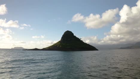 Rise-up-shot-of-Chinaman's-Hat