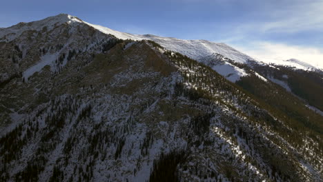 Picos-De-I70-Silverthorne-Leadville-Frisco-Alcance-De-Diez-Millas-Aéreo-Zumbido-Cinematográfico-Cobre-Base-De-La-Montaña-Colorado-Invierno-Diciembre-Navidad-Paisaje-Adelante-Círculo-Izquierda