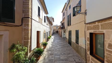 crane effect on a street in alcudia mallorca