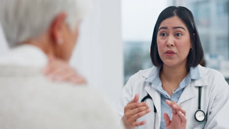 Atención-Sanitaria,-Consulta-Y-Médico-Con-Personas-Mayores.