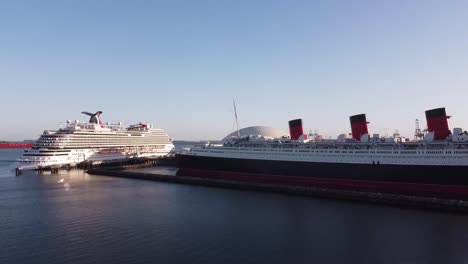 Luftaufnahme-Des-Andockens-Von-Queen-Mary