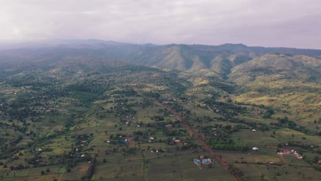 Paisaje-De-Las-Granjas-Y-La-Carretera-En-La-Ciudad-De-Moshi-En-Tanzania