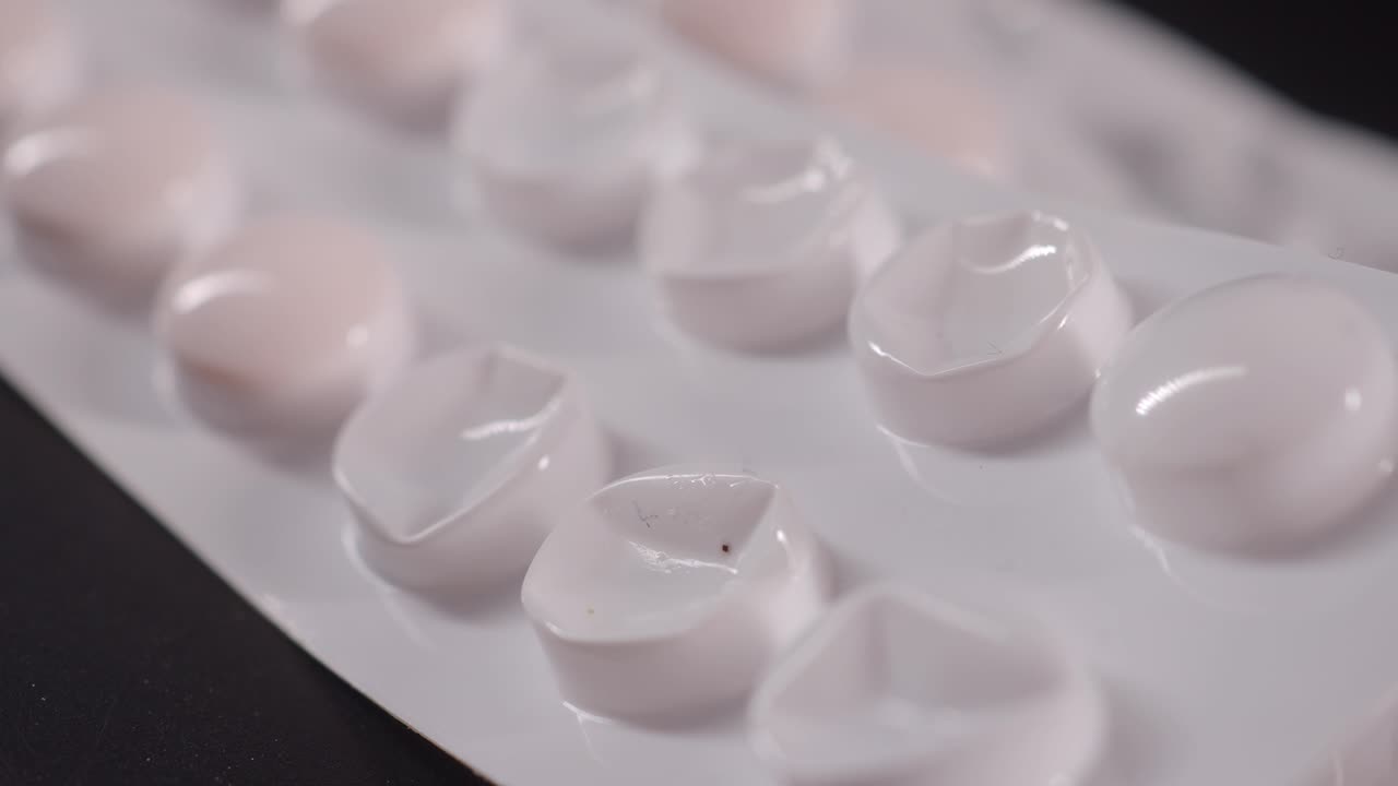 블리스터 패키지에 담긴 색 알약