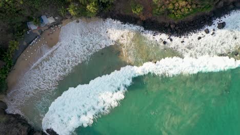 Vista-De-Drones-De-La-Playa-Del-Archipiélago-Fernando-De-Noronha,-Brasil