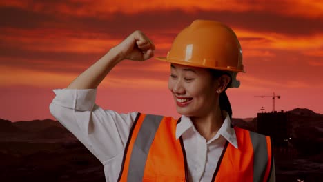 mujer ingeniera celebrando el éxito en el sitio de construcción al atardecer