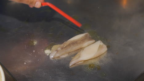 Tintenfisch-Mit-Karamellisierten-Zwiebeln-Mit-Tintenfischsauce