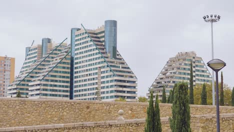 Una-Vista-De-Los-Edificios-De-Arquitectura-Creativa-Y-Moderna-De-Valencia,-España