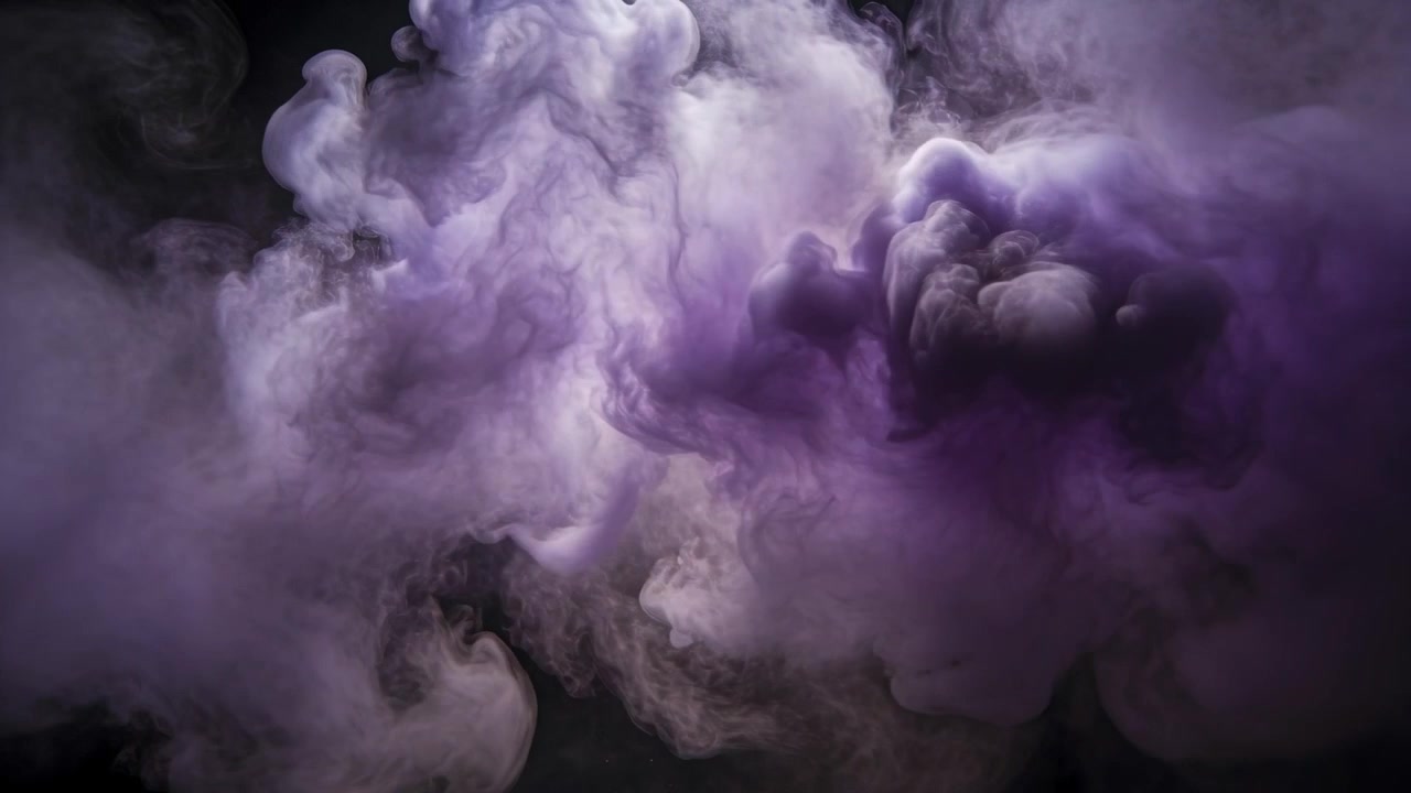 Nuvola di fumo viola che si espande dopo la formazione del pennacchio iniziale, riempiendo uno studio buio e mostrando una luce soffusa.