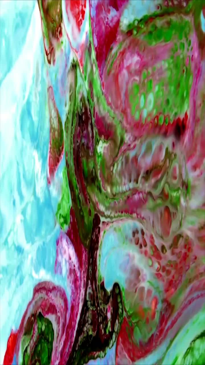 Seni Cair Abstrak Dinamis dengan Warna Hijau, Merah, dan Biru