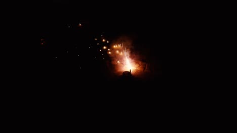 espectáculo de fuegos artificiales por la noche
