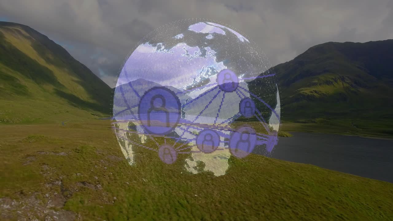 Un globe transparent en surimpression apparaît, avec des nœuds d'utilisateurs rotatifs et pulsants au-dessus d'une vallée verdoyante, montrant un réseau.
