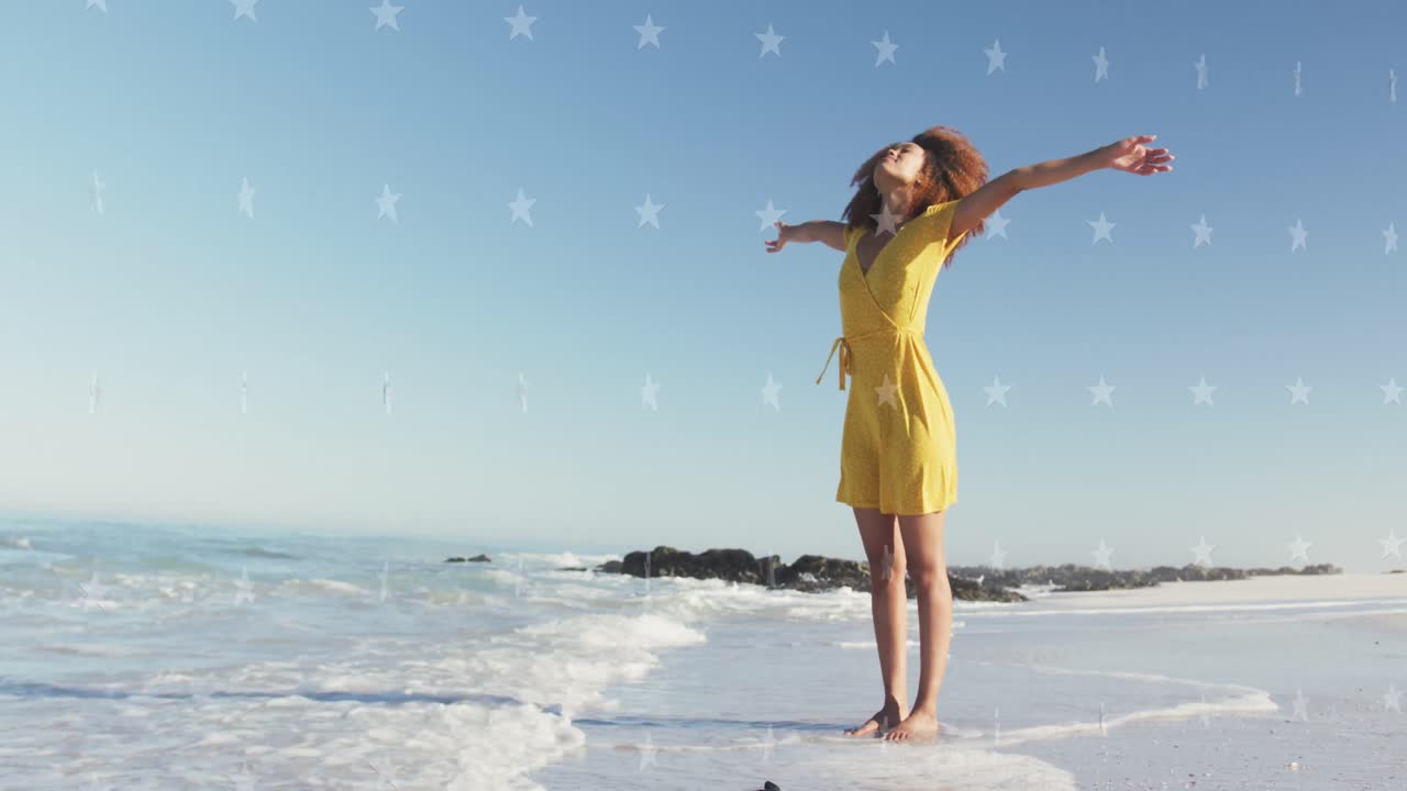 해변에서 손을 들고 있는 아프리카계 미국인 여성 위의 별들의 애니메이션