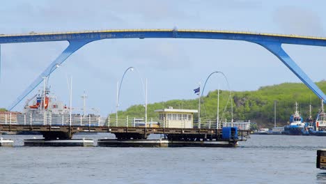 Queen-Emma-Bridge-opening-on-Saint-Anna-Bay-in-Willemstad,-on-the-Caribbean-island-Curacao