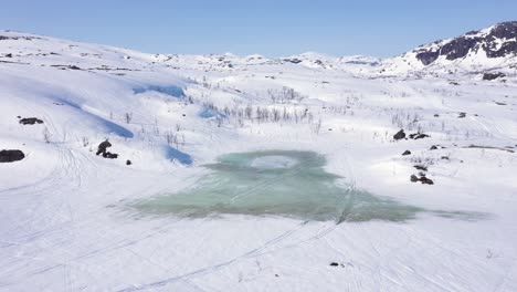 Aerial-view-of-melting-snow-in-mountain-landscape