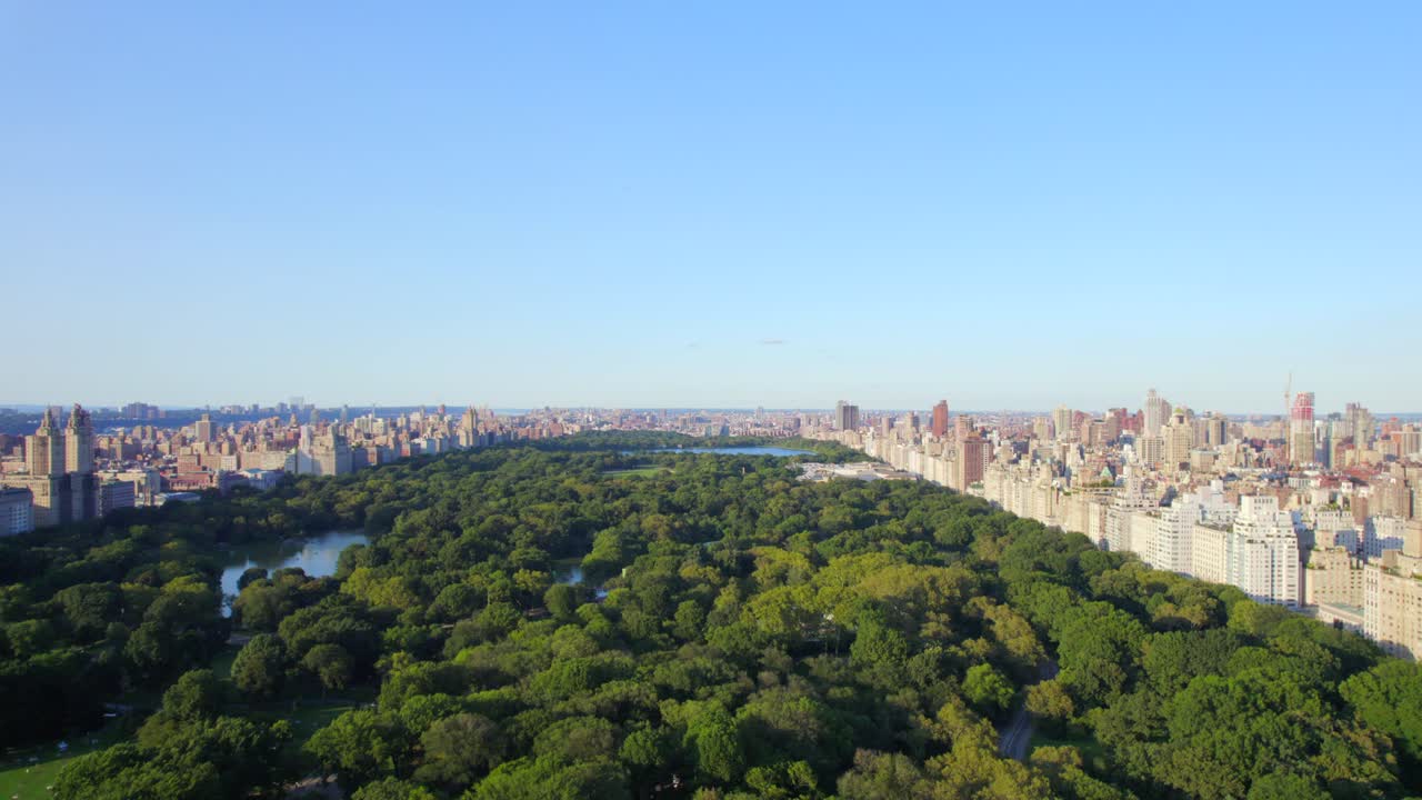 septiembre 2021 - 4k antena de manhattan desde central park, nyc, usa