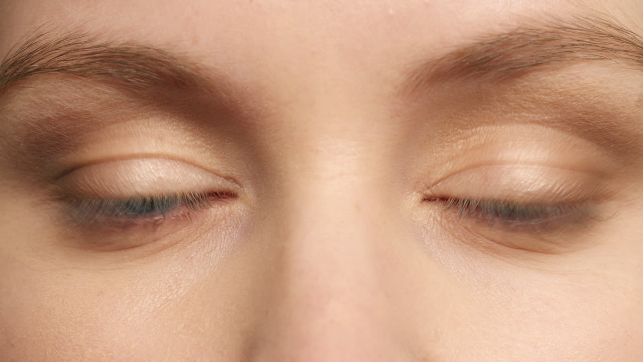 파란 눈 색 ⁇ , 콘택트 렌즈  ⁇