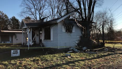 casa quemada reclamación de seguro de pérdida de desastre familiar hogar incendio