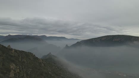 flies over the fog of sant lloren?