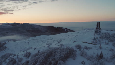 El-Monumento-De-La-Rosa-Pico-En-Bulgaria