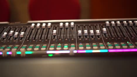 tablero mezclador de sonido en vista amplia