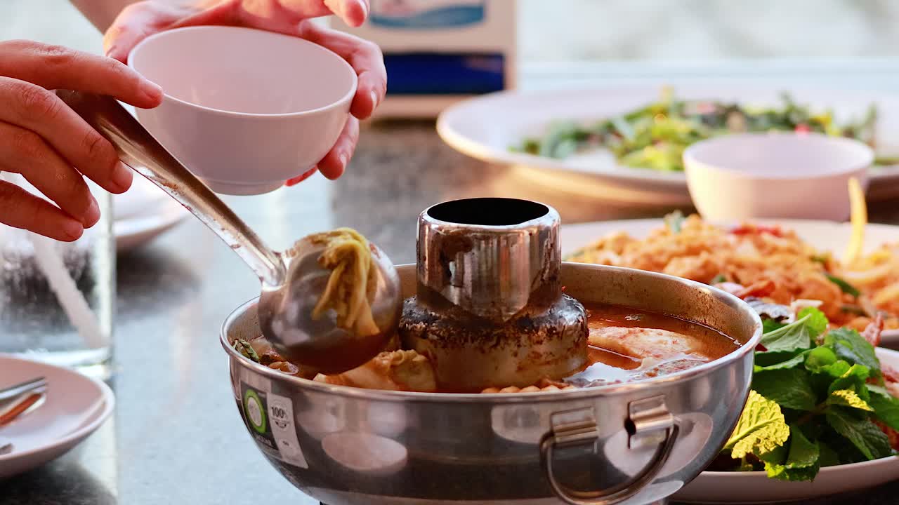식사 경험, 맛있는 태국 수프를 즐기기