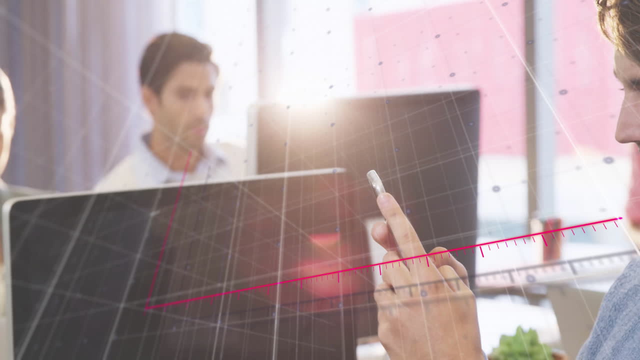 스마트폰을 사용하는 카우카스계 사업가에 대한 금융 데이터 처리 애니메이션