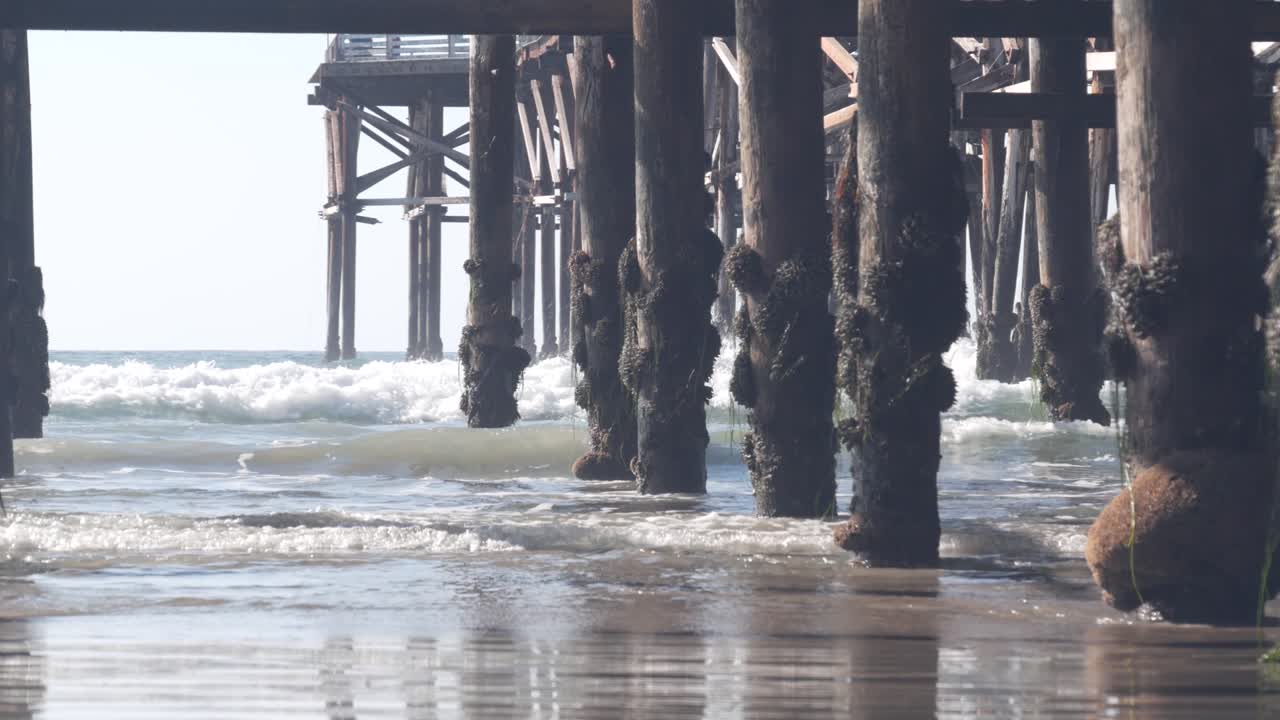 나무 크리스탈 피어 오브 파일, 오션 비치 워터 웨이브, 캘리포니아, 미국