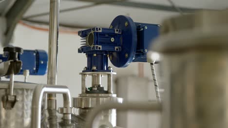 tanques de destilación en la fábrica 4k