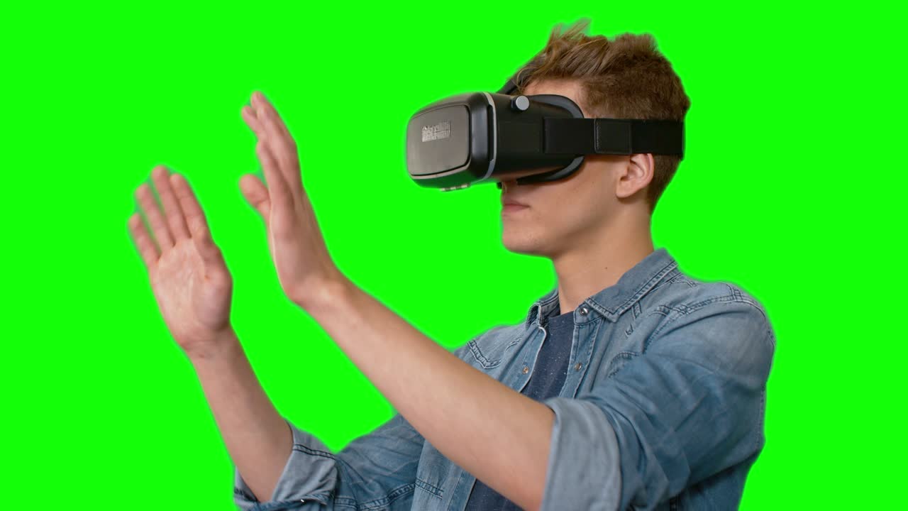 giovane con le cuffie vr che cattura qualcosa