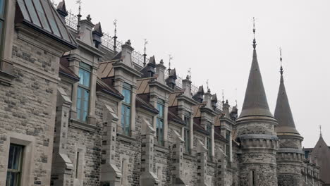 vista exterior de la armería voltigeurs de quebec en canadá